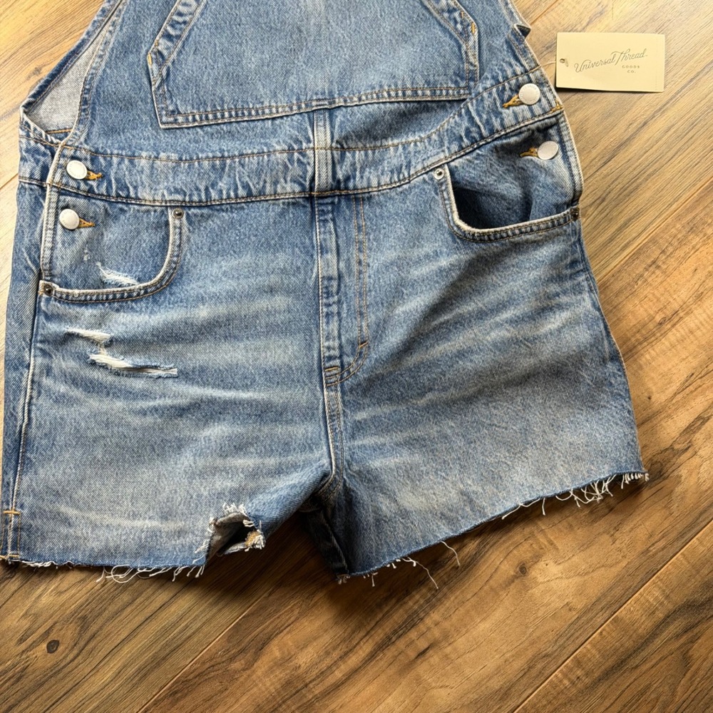 Universal Thread Denim Shortalls Womens M Wash Distressed Raw Hem Size 6 NEW - Picture 3 of 13